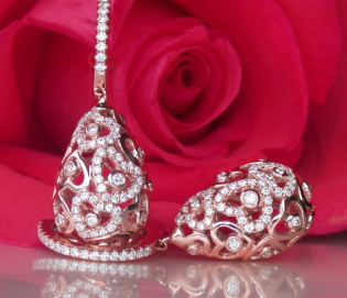 Feminine Brillanten Ohrgehänge im Herz Design Feminine Brillanten Ohrgehänge im Herz Design
