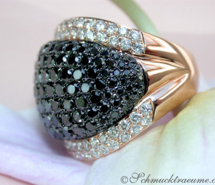 Opulent ring with black & white diamonds Opulent ring with black & white diamonds