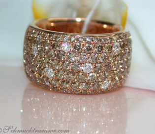 Magnificent ring with natural brown diamonds Magnificent ring with natural brown diamonds