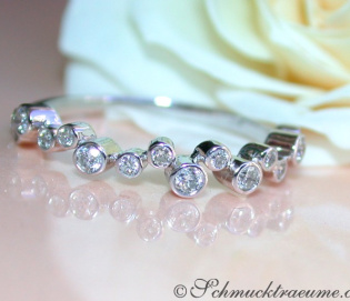 Pretty Diamond Eternity Ring Pretty Diamond Eternity Ring