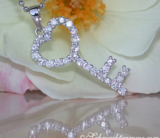 Feiner Diamanten Schlüssel Anhänger Feiner Diamanten Schlüssel Anhänger