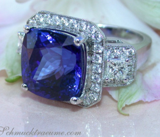 Terrific AAA Tanzanite Ring with Diamonds Terrific AAA Tanzanite Ring with Diamonds