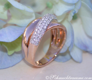 Cross Over Rosegold Ring with Diamonds Cross Over Rosegold Ring with Diamonds