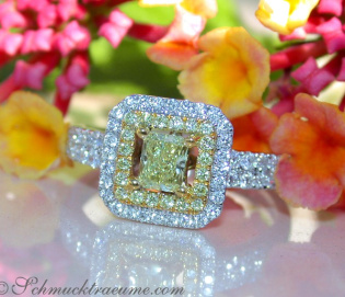 Terrific Yellow & White Diamond Ring Terrific Yellow & White Diamond Ring