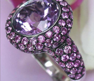 Prachtvoller Amethyst Ring mit pinken Saphiren Prachtvoller Amethyst Ring mit pinken Saphiren