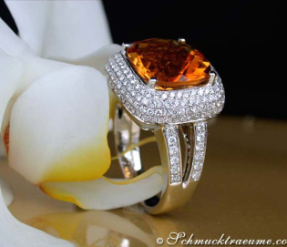 Stattlicher Madeira Citrin Ring mit Brillanten Stattlicher Madeira Citrin Ring mit Brillanten
