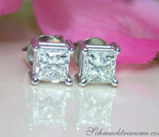 Zeitlose Princess Diamanten Solitär Ohrstecker Zeitlose Princess Diamanten Solitär Ohrstecker