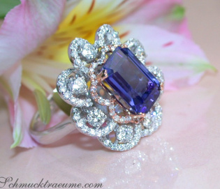 Exceptional AAA Tanzanite Ring with Diamonds Exceptional AAA Tanzanite Ring with Diamonds