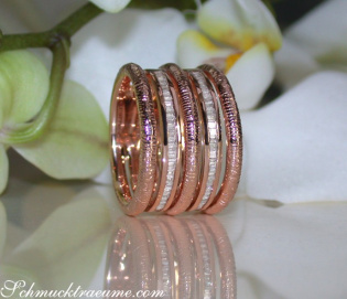 Puristischer Roségold Ring mit Diamanten