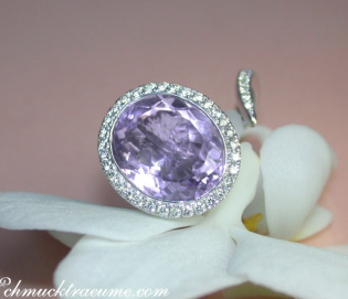 Attraktiver Ring mit Flieder-farbigem Amethyst und Brillanten