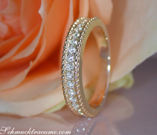 Bildschöner Diamanten Ring im Kordel Design Bildschöner Diamanten Ring im Kordel Design