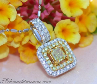 Erlesener Brillanten-Anhänger mit gelben Diamanten auf Halskette mit Blumen