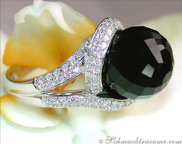 Attraktiver Onyx Brillanten Ring in Weißgold mit funkelnden Diamanten