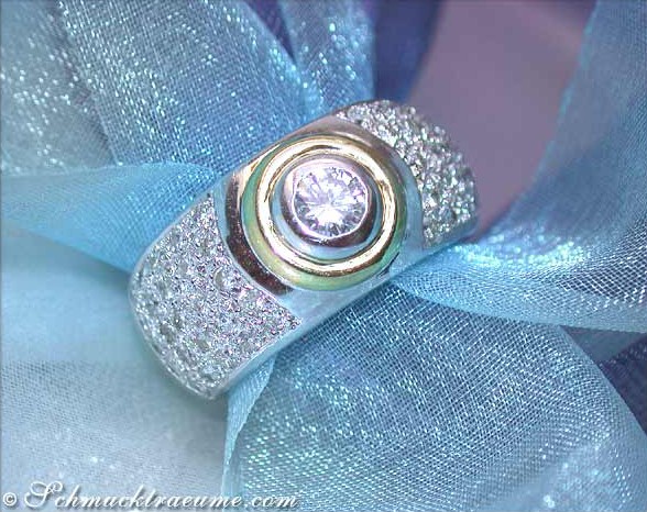 Klassischer Brillant Solitär Ring aus Weißgold & Gelbgold 750, detailreich