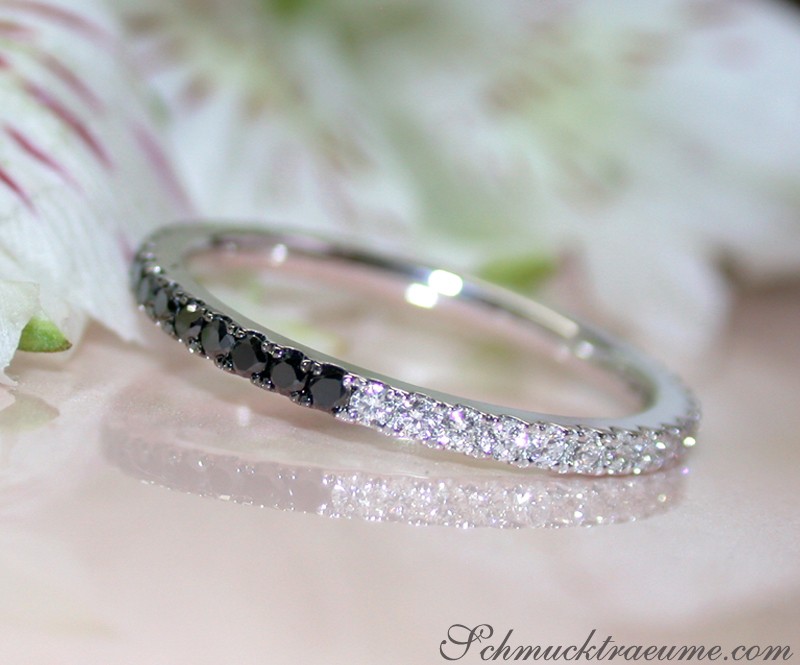 Wandelbarer Memory Ring mit weißen und schwarzen Diamanten - Image 5