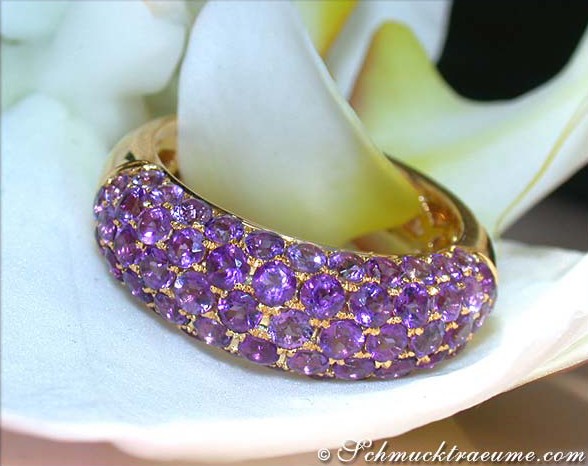 Goldener Amethyst Pavéring auf Orchidee, detailreich, elegante Verarbeitung