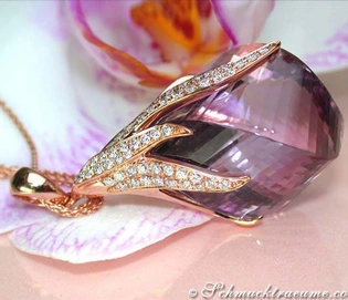 Stattlicher Amethyst-Anhänger mit 40 Brillanten, Roségold 750