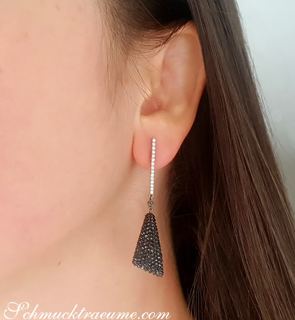 Schwarze Diamant-Ohrhänger mit weißem Gold, Detailaufnahme