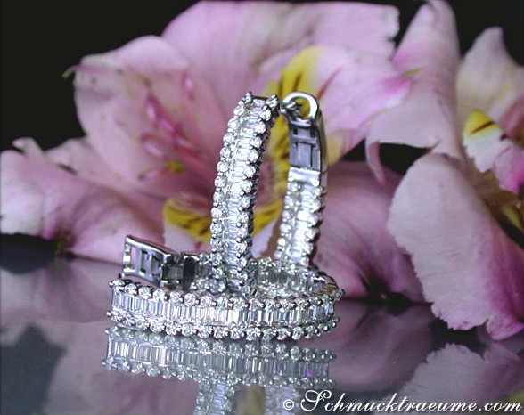 Exklusive Creolen mit Baguette Diamanten in Weißgold 750