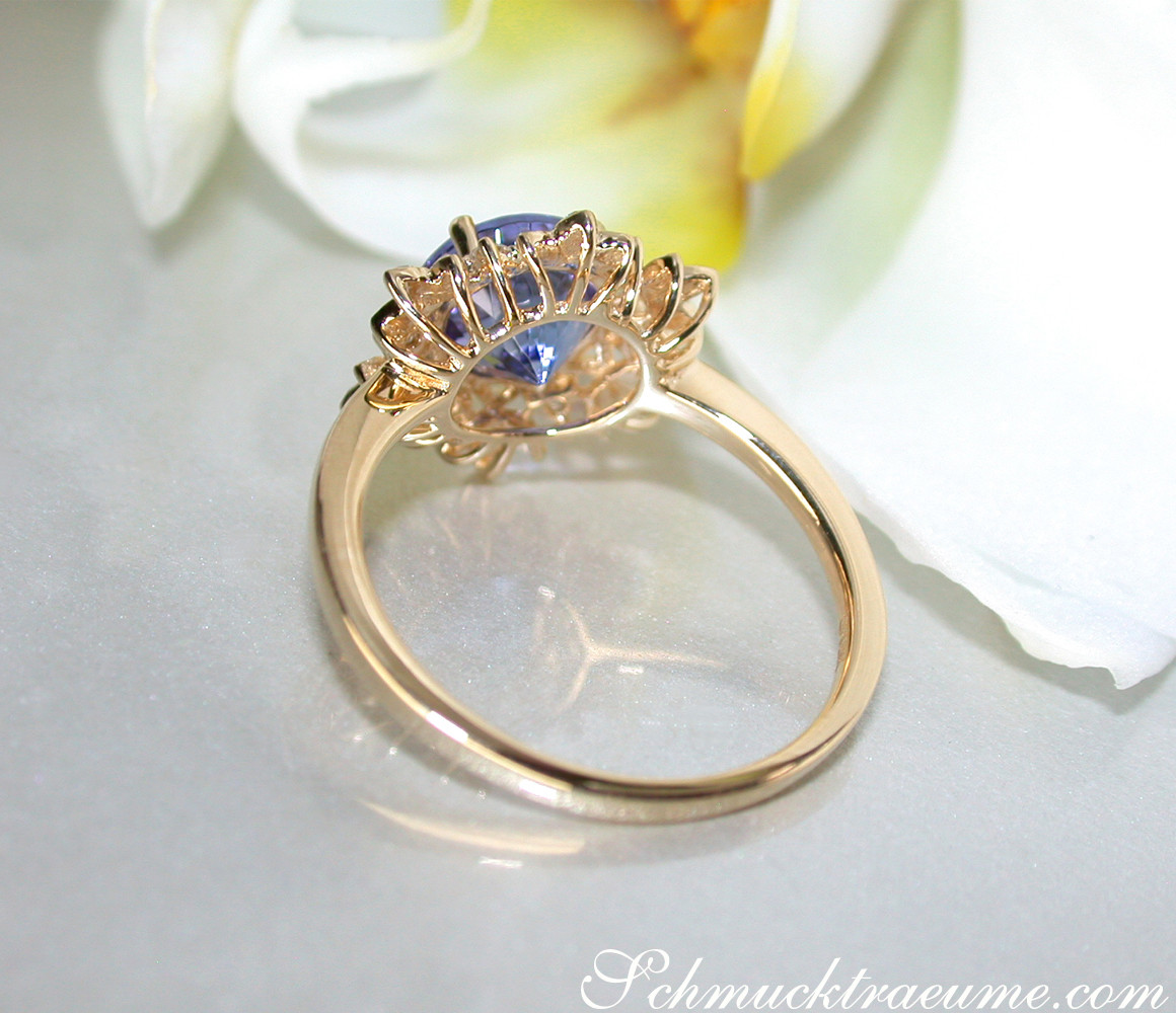 Goldener Tansanit-Ring mit Diamanten im Schneeflocken-Design, Detailaufnahme