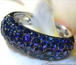 Weißgold 585 Ring mit blauen Saphiren im Pavé-Stil