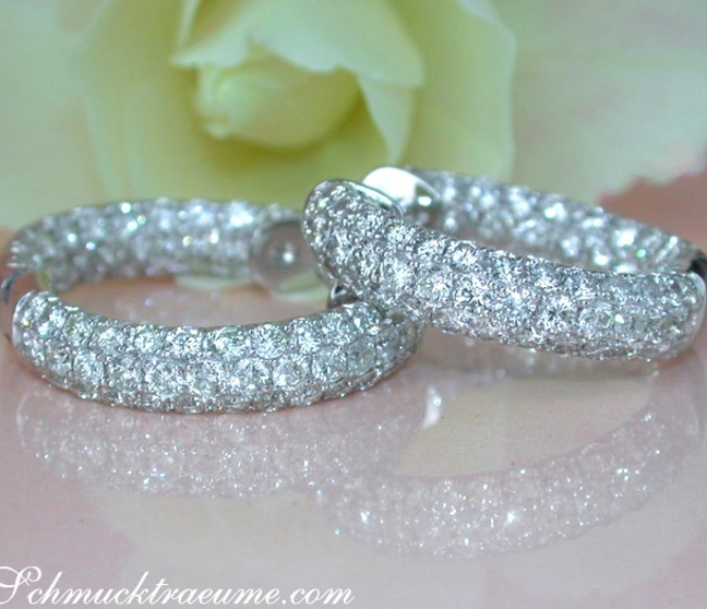 Hochkarätige Brillanten Pavé Creolen (Ø 2,40 cm) - Image 1 Hochkarätige Brillanten Pavé Creolen (Ø 2,40 cm) - Image 1