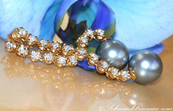 Tahitiperlen-Brillanten-Ohrgehänge mit 1.640 Karat, femininer Charme, Blütenhintergrund