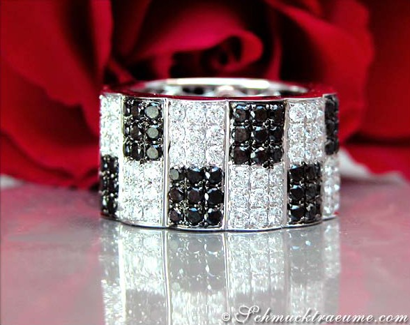 Puristischer Memory Ring mit schwarzen Diamanten & weißen Brillanten - Image 2