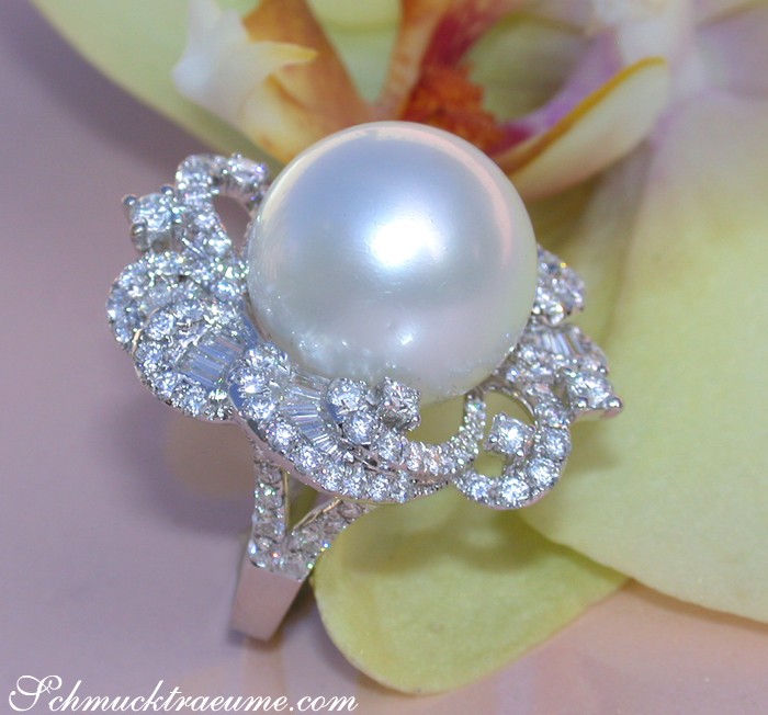 Südseeperlen-Ring mit Diamanten, Ø 16 mm, feinster Schmuck