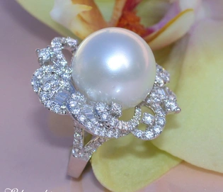 Südseeperlen-Ring mit Diamanten, Ø 16 mm, feinster Schmuck