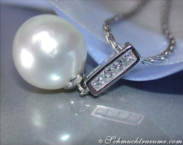 Weißgold 750 Anhänger mit Perle und Diamanten, Detailaufnahme