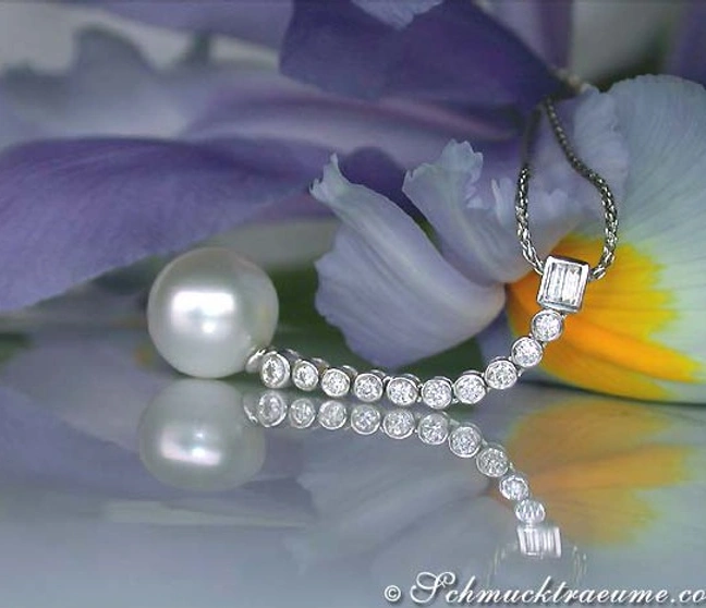 Extra langer Südseeperle Anhänger mit Diamanten & Brillanten - Image 1 Extra langer Südseeperle Anhänger mit Diamanten & Brillanten - Image 1