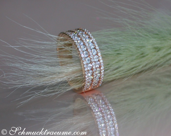 Roségold-Brillant-Bandring mit dichter Steinbesatzung