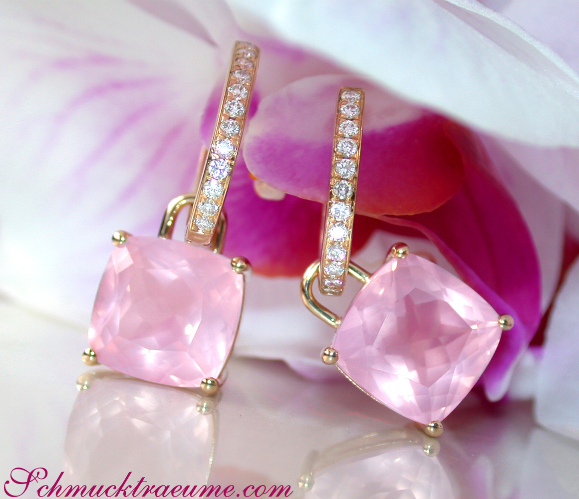 Kissen-Ohrringe aus Rosenquarz und Diamanten auf Blüte