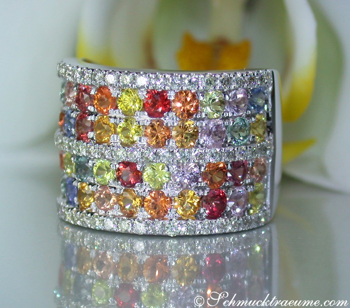 Weißgold-Ring mit farbenfrohen Saphiren und Brillanten