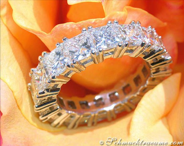 Weißgold 750 Diamanten Memory Ring, Detailaufnahme, Prinzessschliff, elegant, hochwertig