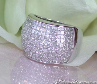 Opulenter Princess-Diamanten-Ring mit 220 Diamanten, Detailaufnahme, Weißgold 750