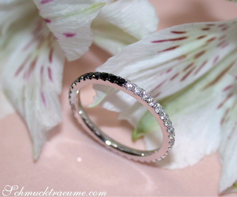 Wandelbarer Memory Ring mit weißen und schwarzen Diamanten - Image 11