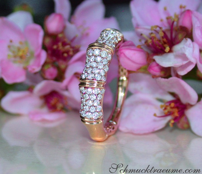 Diamantenring im Bambusdesign mit Roségold und Diamanten, Detailaufnahme.