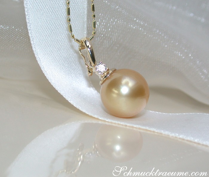 Edler goldener Süßwasserperlen-Anhänger mit Brillant, Detailaufnahme