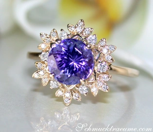 Gelbgold-Tanzanit-Ring mit Diamanten im Blütenblatt-Muster