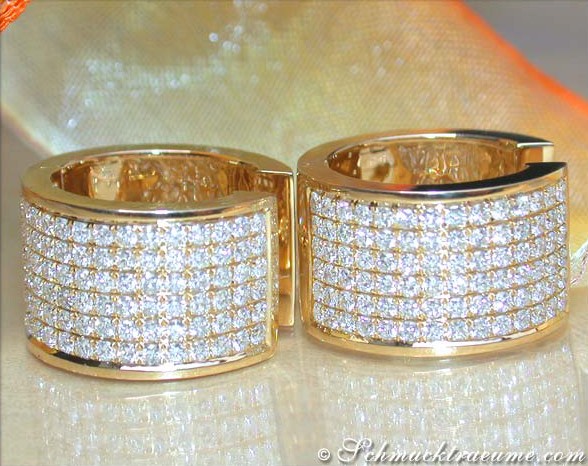 Goldene Creolen mit 2.150 Karat TW VS1 Diamanten