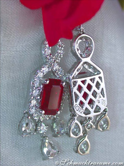 Verzierte Burma-Rubin-Ohrhänger mit Diamanten, detailreich, elegant, weißgold 750