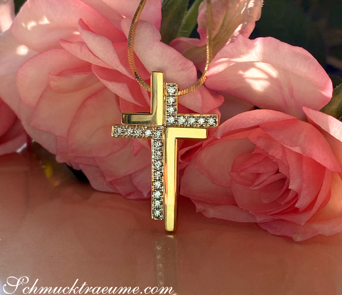 Gelbgold 750 Kreuz Anhänger „Duett“ mit 0.220 Karat Brillanten