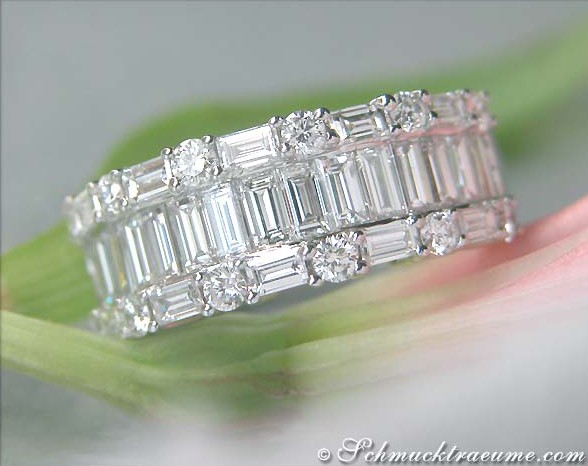 Erstklassiger Diamant-Ring in Weißgold 750, Brillanten und Baguetteschliff