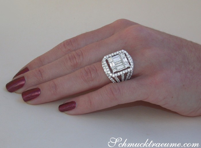 Prinzess- und Baguette-Diamant-Ring in Weißgold 750, detailreich präsentiert