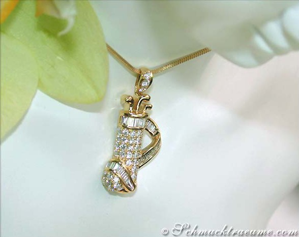 Gelbgold 750 Anhänger mit Diamanten Golfbag Detail auf Kette getragen