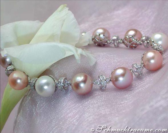 Edles Multicolor Süßwasserperlenarmband mit Diamanten, detailreich, elegant.