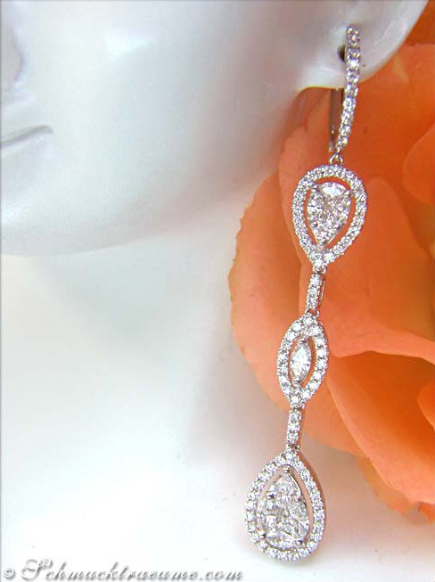 Silberner Diamant-Ohrhänger mit Illusion-Design auf Schaufensterpuppe