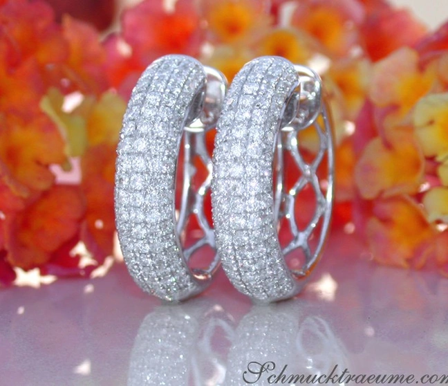 Klassische Creolen mit 3.000 Karat Brillanten in Weißgold 750 Klassische Creolen mit 3.000 Karat Brillanten in Weißgold 750